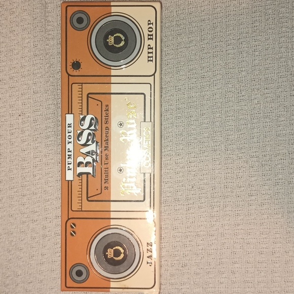 Pump your base multi-use makeup sticks - Picture 2 of 3